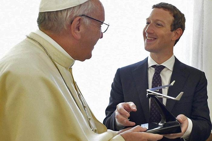 Facebook'un Kurucusundan Vatikan'a Ziyaret: Zuckerberg, Papa'ya İHA Hediye Etti