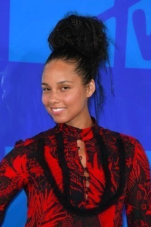 Pazar günü gerçekleştirilen ve müzik dünyasının yıldızlarının geçit yaptığı VMA gecesinde Alicia Keys'in yüzünde makyajdan eser yoktu ve harika görünüyordu.