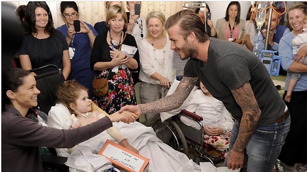 16. Дэвид Бекхэм посетил детскую больницу в Австралии