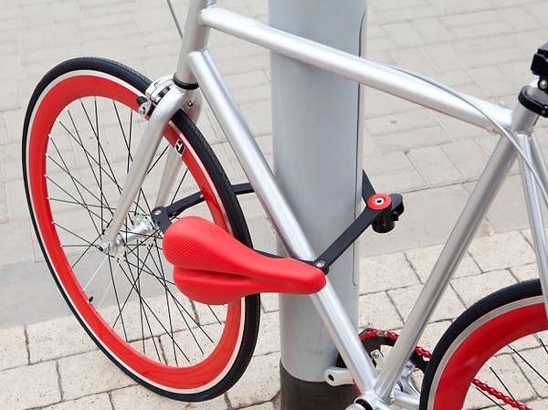 20. Одним движением руки сиденье превращается... в замок