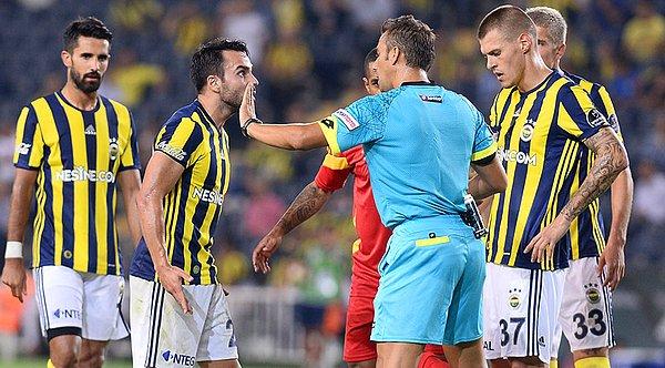 Geçtiğimiz sezon yapılan büyük transferlere rağmen şampiyon olamayan Fenerbahçe'de ise çok büyük değişimler yaşandı.