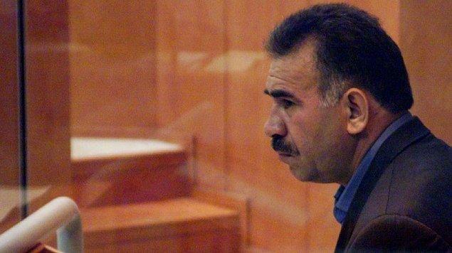15 Şubat 1999 günü Kenya'da yakalandıktan sonra Türkiye'ye getirilen Öcalan, ömür boyu hapis cezasına çarptırıldı