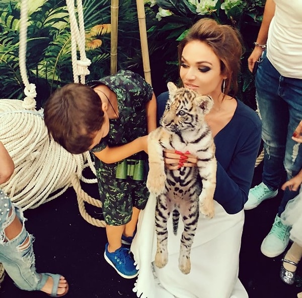 8. Все гости праздника остались очень довольны, что порадовало Алену.