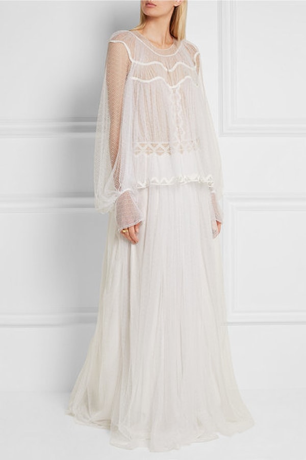 13. Полупрозрачный вариант с широкими длинными рукавами