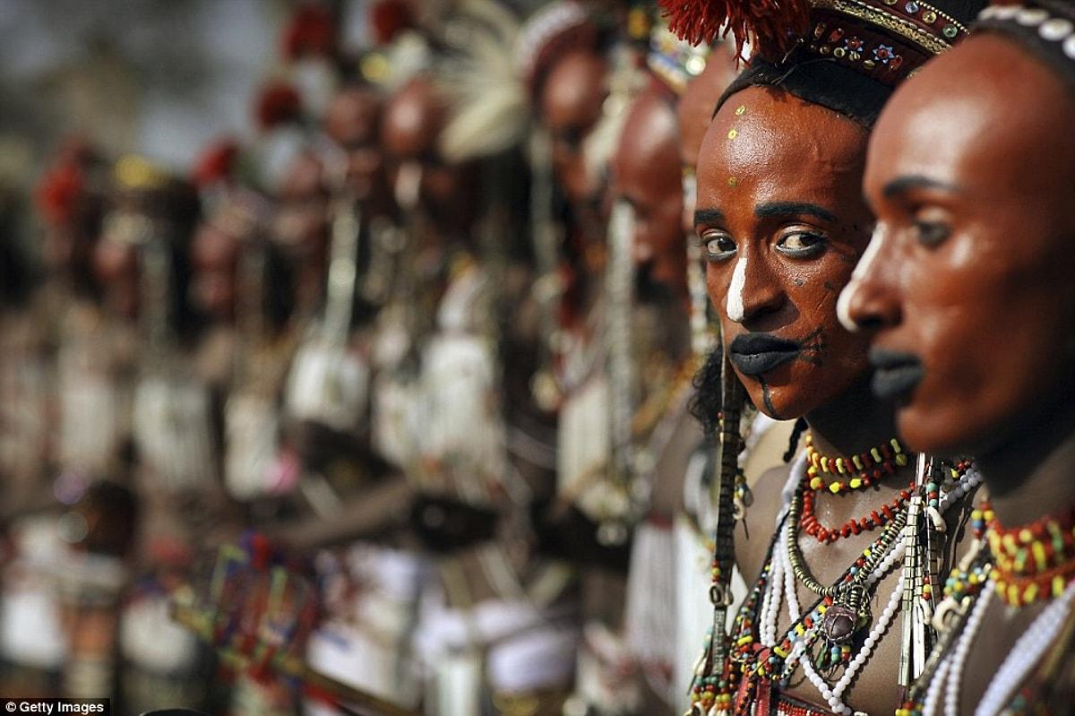 Wodaabe Kabilesi Nde Erkeklerin Makyaj Yapıp Birbiriyle Yarıştığı Ve Kadın Eş Çalabildiği Festival