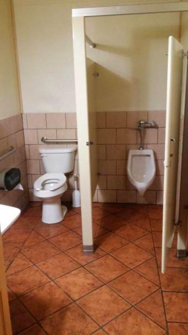 4. Paralel evrende erkekler tuvaleti