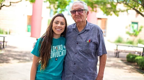 Aynı Anda Aynı Üniversitede Öğrenim Gören Minnoş Dede ve Torunu