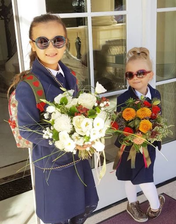 8. Дочери Стаса Михайлова в День знаний оделись в одном стиле