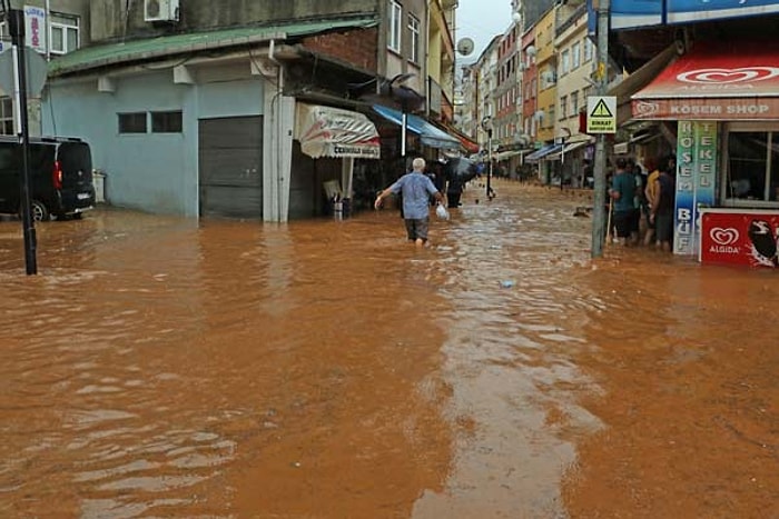 Rize'de Sağanak Hayatı Felç Etti! 1 Çocuk Sel Sularında Kayboldu