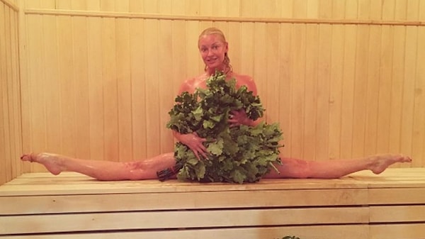 5. И регулярно выкладывает фото своих походов в парную.