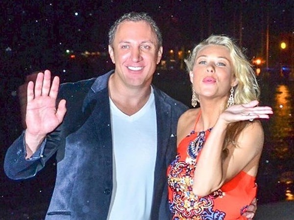 После расставания миллионер обвинил девушку в краже драгоценностей на два миллиона долларов из своего сейфа.