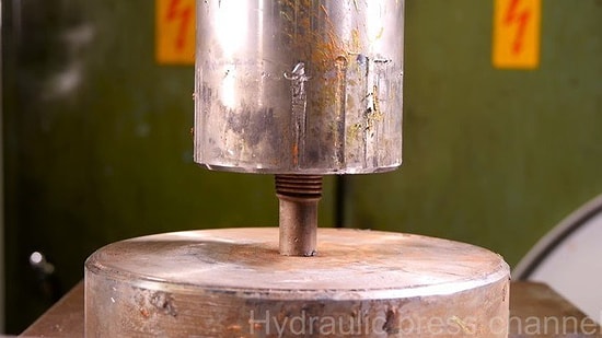 İzlerken İçinizin Yağlarını Eritecek Demir Presleme İşlemi