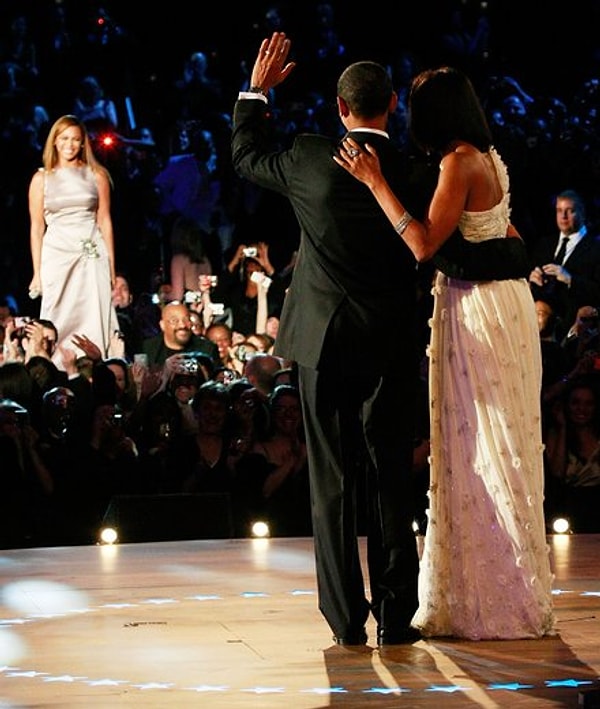 16. Bir sanatçı düşünün, en büyük hayranları Michelle ve Barack Obama! Evet, bu sanatçı olsa olsa Beyonce olurdu!