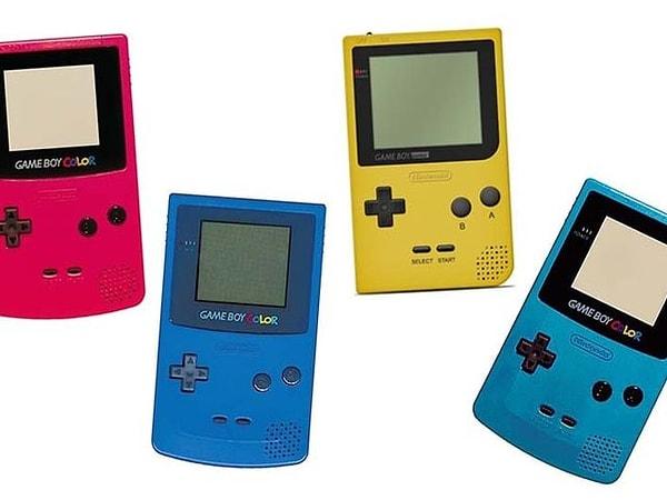 7. Game Boy'u sorduk, Game Boy Color'suz olmaz. Bu müthiş aletin renklisi ne zaman çıktı peki?