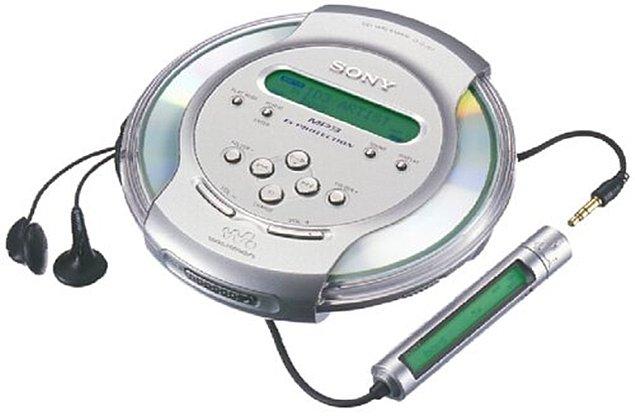 11. Bir devrin kız tavlama aracı bile olan Sony Walkman CD Player ne zaman aramıza teşrif etti?
