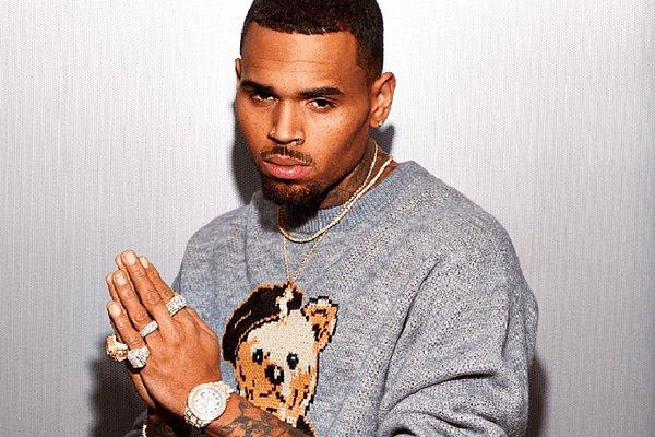 8. Daha önce Rihanna'ya şiddet uygulayan Chris Brown, bu defa da bir kadını silahla tehdit ettiği iddiasıyla gözaltına alındı.