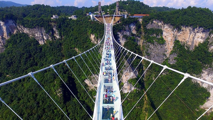 Dünyanın En Yüksek Cam Köprüsü İki Haftada Kapandı
