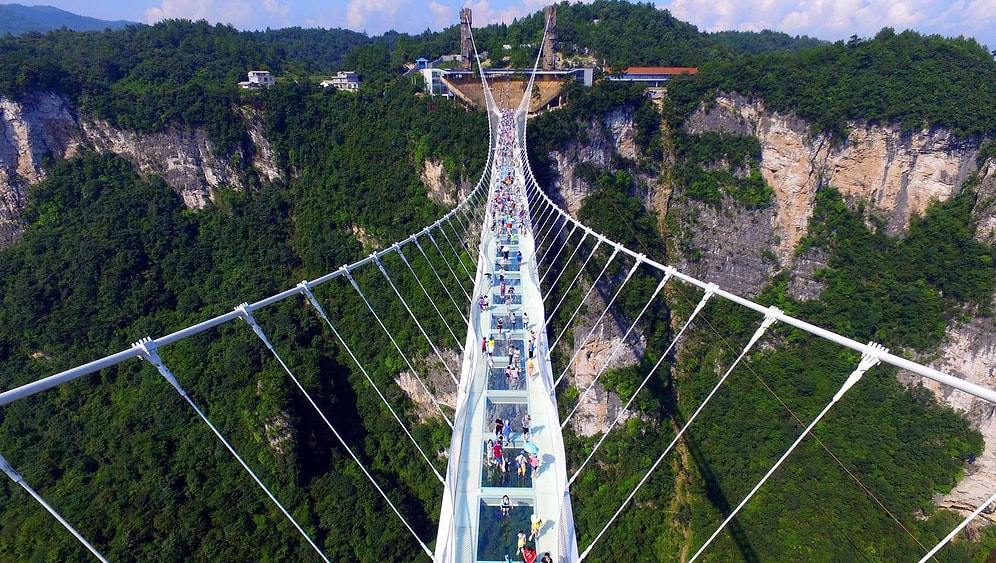 Dünyanın En Yüksek Cam Köprüsü İki Haftada Kapandı