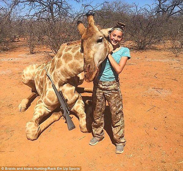 12 yaşındaki Aryanna Gourdin, Utah'ta yaşıyor ve egzotik hayvanları avlayarak, öldürdüğü  hayvanlarla çektirdiği fotoğrafları Facebook hesabında yayınlıyor.