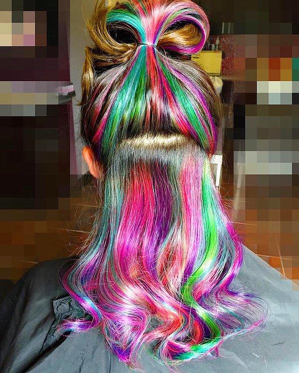 Fakat saçınızı topuz yaptığınızda veya kurdele şeklinde topladığınızda saçınızın o capcanlı renkleri ortaya çıkıyor.