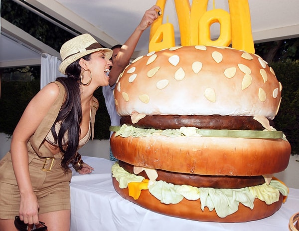 1. Фанат фастфуда.