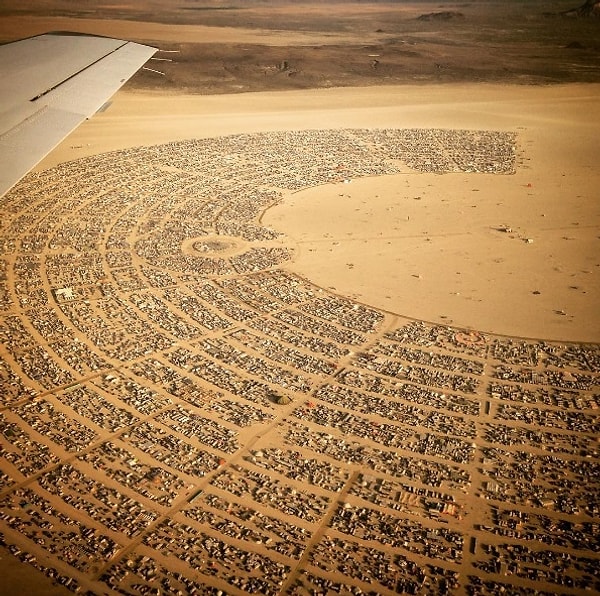 14. ... так и в простых брезентовых палатках.