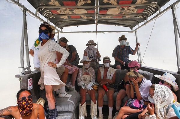 20. Что еще можно сказать о самом сумасшедшем фестивале планеты... Если когда-нибудь соберетесь его посетить, не забудьте прихватить маску: песчаные бури - это вам не шутка!