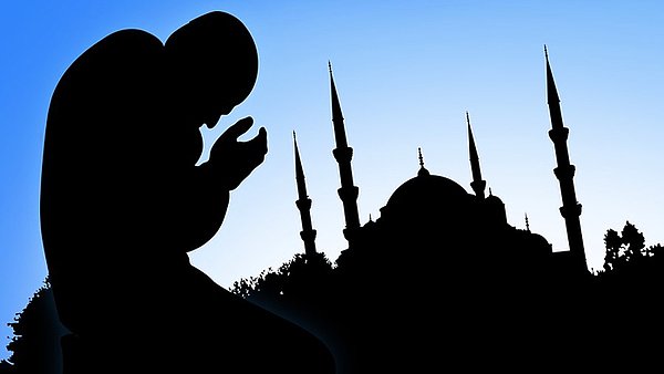 #15 "Kim ki, Arefe Günü dilini, kulağım ve gözünü haramdan korursa, iki Arefe arasındaki küçük günahları bağışlanır."