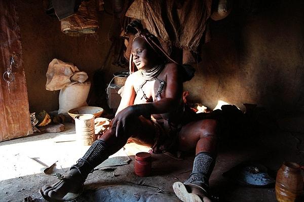 İnsani yarım dernekleri son 10 yıldır Himba kabilesiyle beraber çalışıyor ve yaşam standartlarının yükseltilmesi, kültürün ve toprakların korunması yönünde kampanyalar düzenliyorlar.