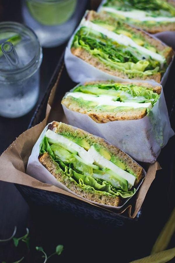 7. Yarın, ofiste seni yoğun tempolu bir gün bekliyor. Bol yeşillikli, çavdar ekmeğinden sandwich hazırlayabilirsin.