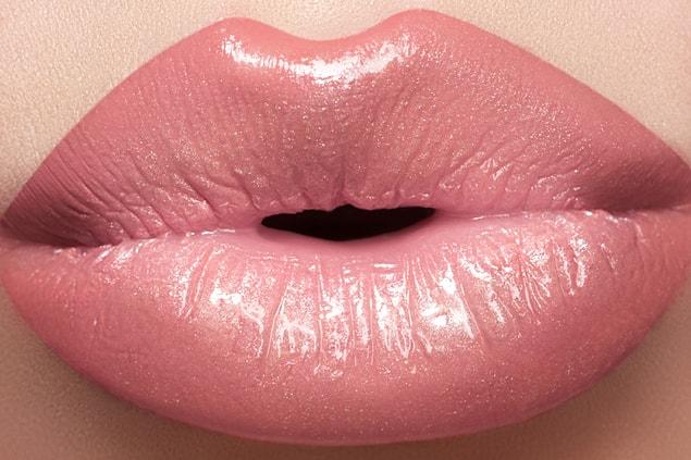 6. Our lips lose their plumpness over the years.