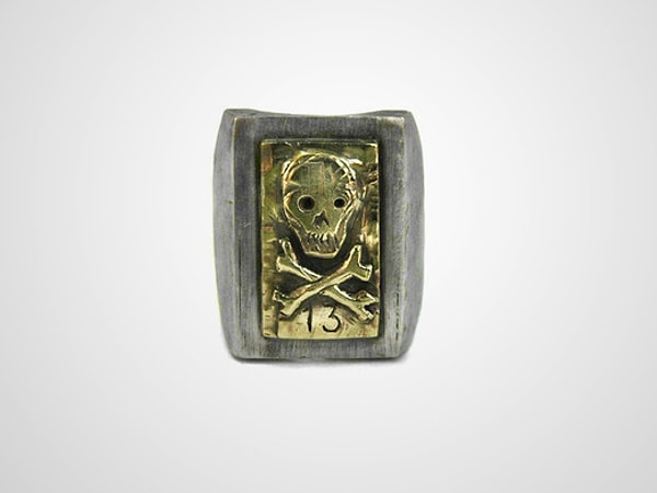 6. Перстень с изображением надгробия