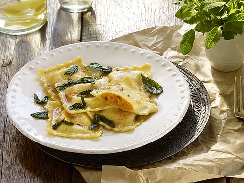 Mantıyı Bir Kenara, Makarnayı Diğer Bir Kenara Bıraktıracak 12 Über Leziz Ravioli Tarifi 60