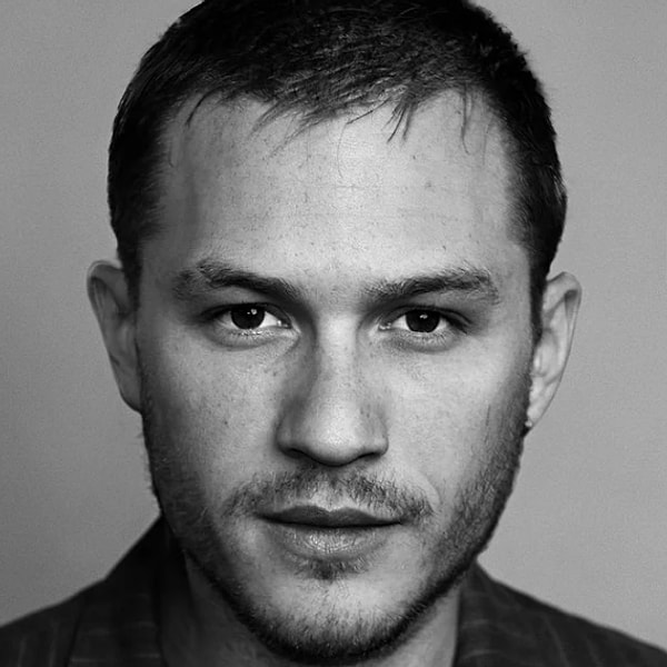 7. Кого из молодых людей нет на этом снимке?