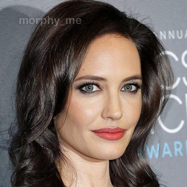 9. Третьему здесь не место. Кому?