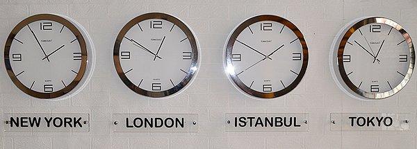 Ülkelerle aramızdaki saat farkı değişecek. Örneğin Almanya ile şu an aramızda 1 saat fark varken bu süre 2 saate çıkacak.
