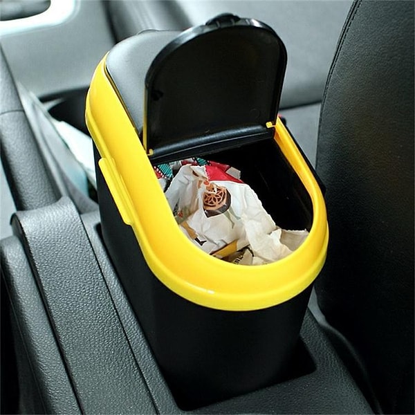 8. Купите в машину маленькое мусорное ведро