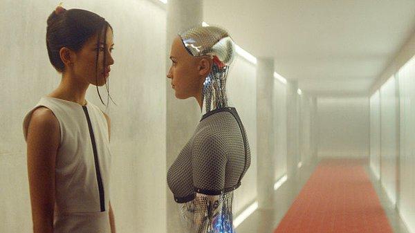 Yakın gelecekte robotlar her isteğimizi yerine getirebilecek, duymak istediğimiz her şeyi söyleyebilecek.