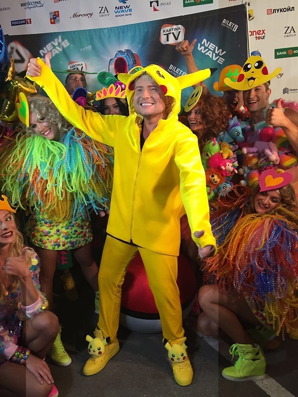 Бонус: также Николай Басков удивил всех, появившись на закрытии фестиваля в костюме Покемона!