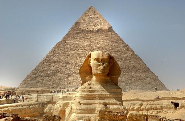 4. Kleopatra'nın yaşadığı yıllar, iPhone'un icadına, piramitlerin inşasından daha yakındır.