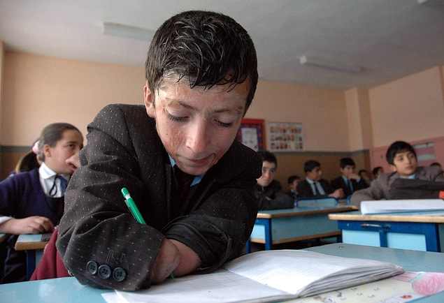 3) "Eğitimde devamlılık önemli bir sorun"