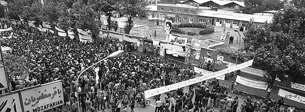 1979 Devrimi, İran ile ABD’nin arasını oldukça bozulmuş, iki ülke arasında yaşanan rehine krizi ise ilişkileri kopma noktasına getirmiştir.
