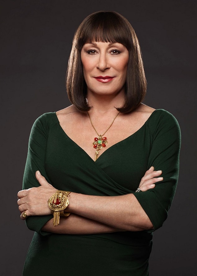 Bonus: Anjelica Huston – The Witches (Cadılar, 1990)