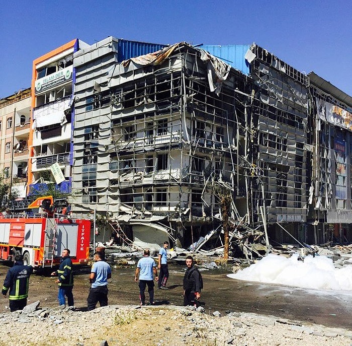 Van'da Bombalı Araçla Saldırı: 50 Yaralı