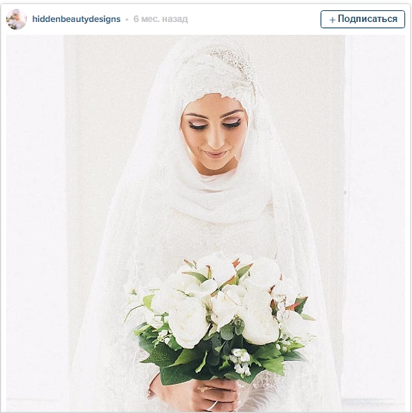 18. И легкая улыбка освещает ее лицо