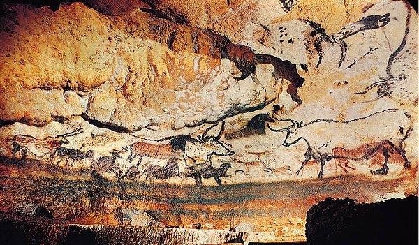 M.Ö. 15,000 - İnsanoğlu bugünkü Fransa'da bulunan Lascaux Mağarası'na çizimler yapıyor, havalar ısınmaya devam ediyordu. Ancak bu havaların bugüne oranla yine de soğuk olduğunu ekleyelim.