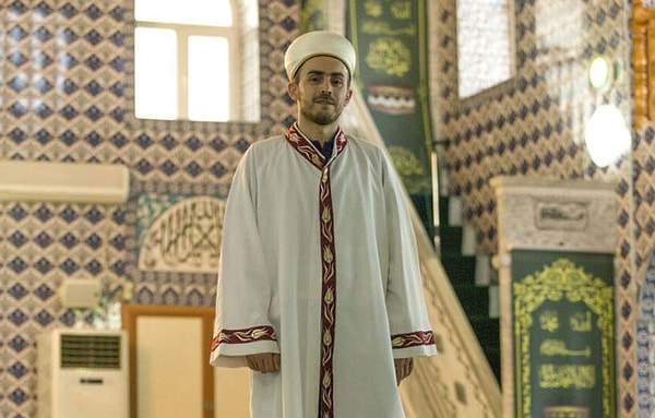 Yüzünü ‘güneş enerjisine dönen’ imam: 'Gökte bulunduğu müddetçe faydalanacağız'