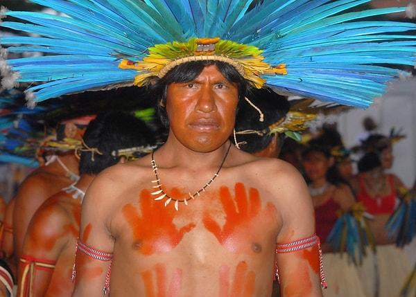 14. Brezilya'da yaşayan Bororo kabilesi üyelerinin tüm üyeleri "0" kan grubuna sahiptir. Kabile, bu anlamda dünyada çok ender bulunan bir özelliğe sahiptir.