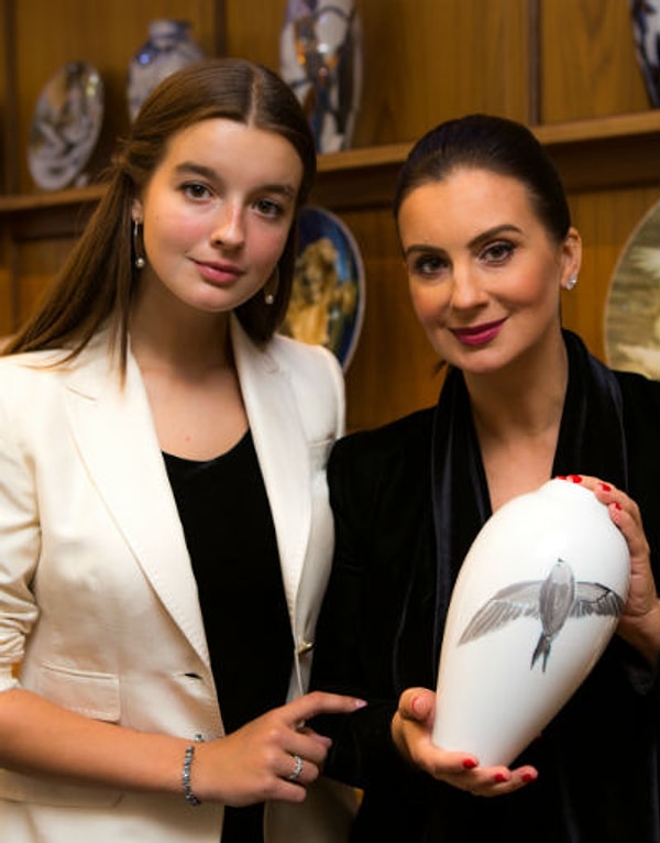 8. Все творения звезд будут выставлены на благотворительном аукционе.