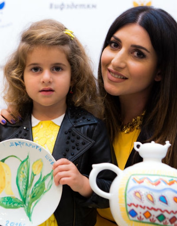 9. Вырученные с этого аукциона средства Императорский фарфоровый завод направит в благотворительный фонд "Детские сердца", который занимается поддержкой детей с врождёнными пороками сердца.